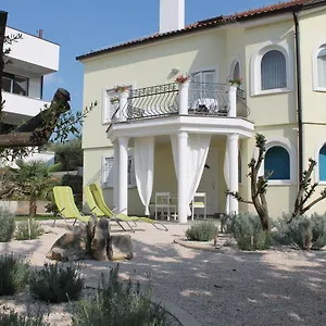 Mandolina Apartment